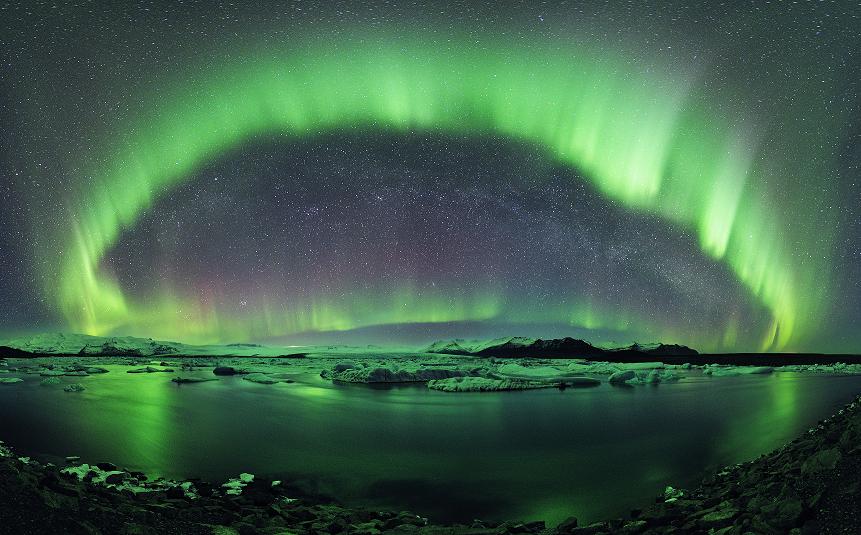 Aurore boréale observée le 10 mars 2011. Lac Jokulsarlon, Islande. Northern lights above Jökulsarlon icelake. March 10 2011, Iceland.